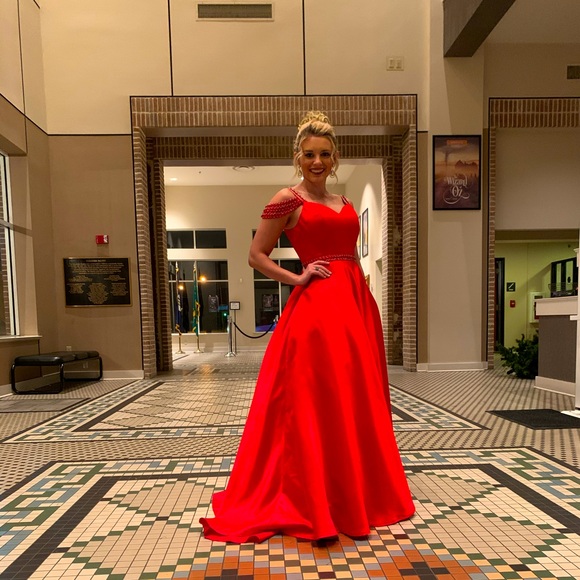 Dresses & Skirts - RED BALLGOWN CORSET BACK W/ POCKETS